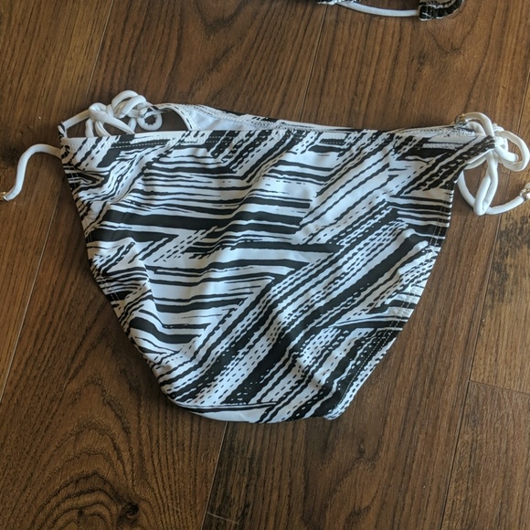 2 piece swimsuit/Bikini - Picture 4 of 5